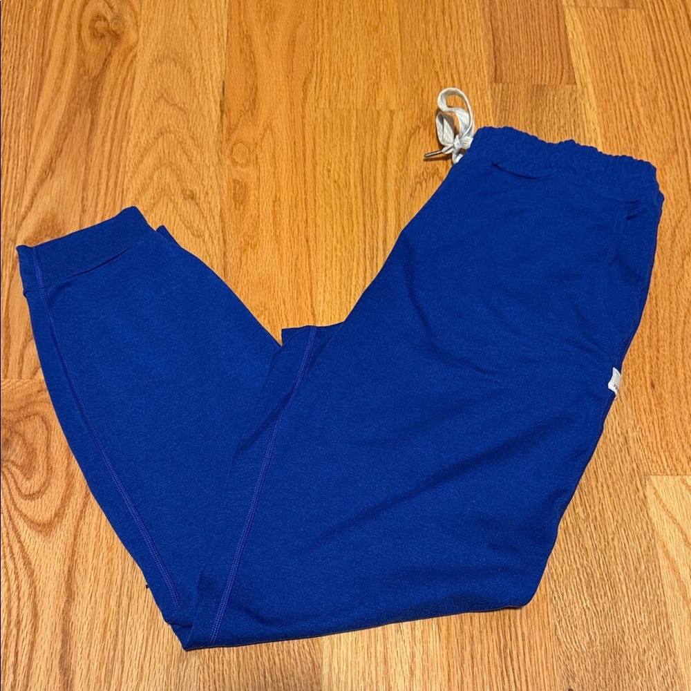 Gently worn size small Vuori joggers